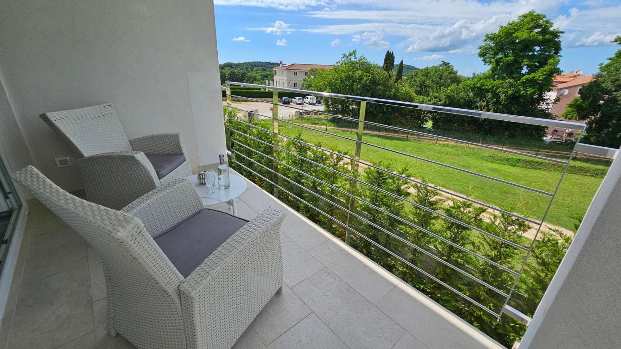 Apartment With Pool Casa Bianca