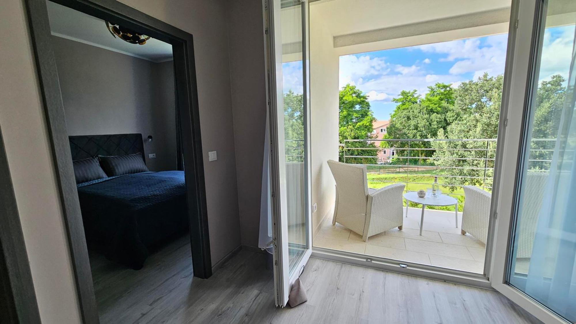 With Pool Casa Bianca Apartment Matohanci