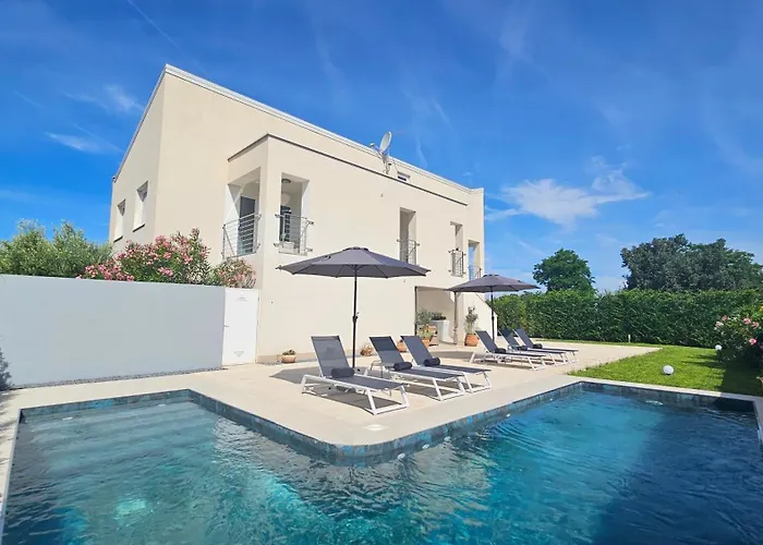 Apartments With Pool Casa Bianca