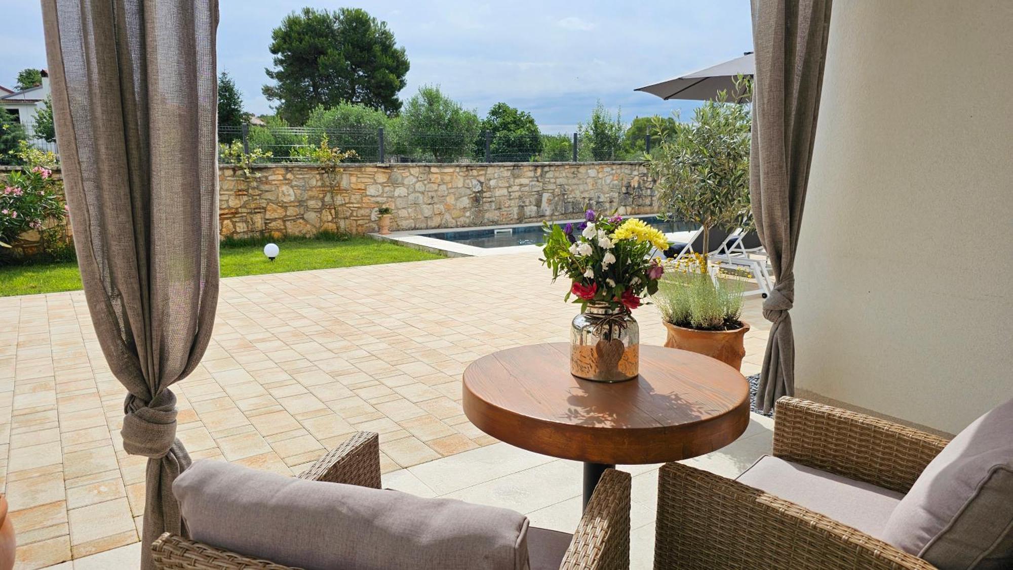 Apartament With Pool Casa Bianca