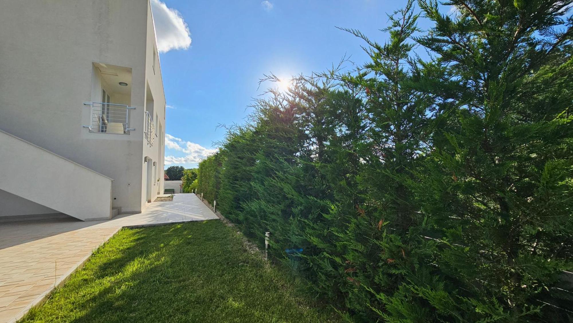 Apartament With Pool Casa Bianca